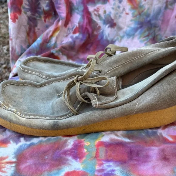 Clarks Gray Chukka Boots - Picture 2 of 3